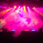 Ambiance lumineuse et fumée autour d